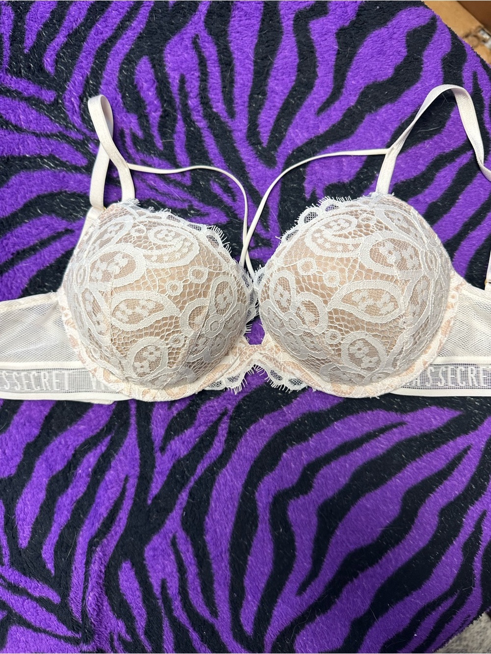 Victoria's Secret Lace Push-Up Bra in Nude/Cream